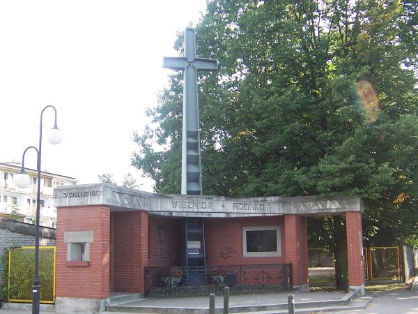 Pomnik ofiar NKWD w Rembertowie.