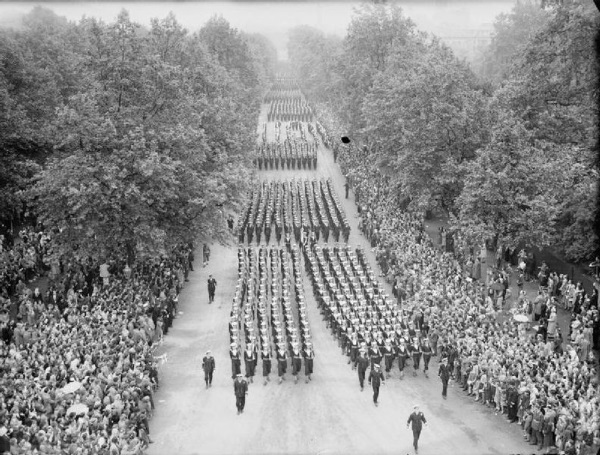 Polscy żołnierze udział w paradzie wzięli wyłącznie jako widzowie.