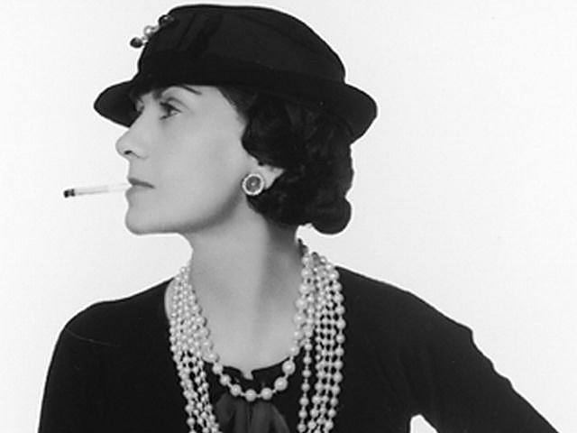 Coco Chanel do dziś uchodzi za jedną z największych ikon mody.