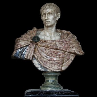 Na zdjęciu popiersie cesarza Dioklecjana, który rządził w drugiej połowie IV wieku n.e. Za podobną rzeźbę rzymskiego oficera trzeba zapłacić prawie milion dolarów.