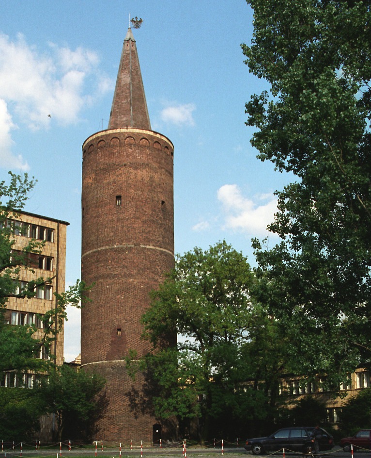 Wieża Piastowska w Opolu to klasyczny przykład stołpu.