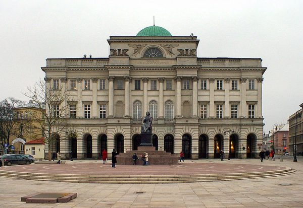 Julian Ursyn Niemcewicz był jednym z fundatorów Pałacu Staszica. To on jako prezes Towarzystwa Przyjaciół Nauk w 1830 roku odsłaniał pomnik Mikołaja Kopernika dłuta Bertela Thorvaldsena.
