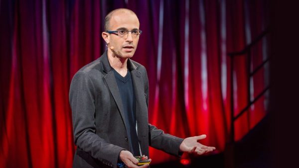 Harari podczas wykładu na konferencji TED.