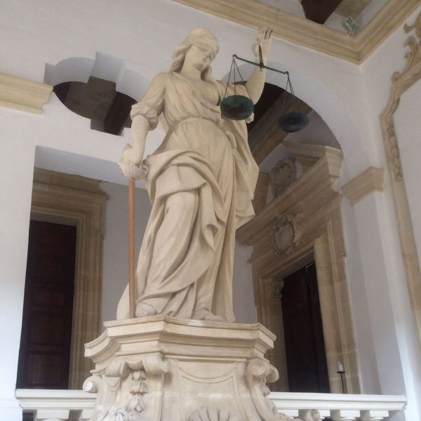 Temida od czasów starożytnego Rzymu pozostaje patronką prawników.