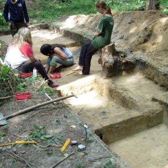 Wykopaliska archeologiczne w Ulowie w 2008 roku.