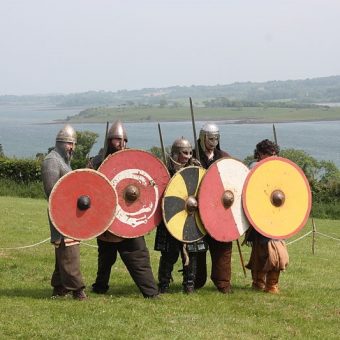 Wikingowie słynęli z łupieskich napadów. Czyżby złodzieje wikińskich pamiątek wzięli przykład ze średniowiecznych wojowników?