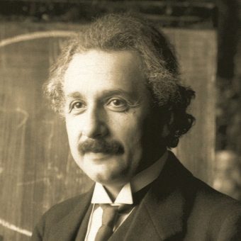  Albert Einstein podczas wykładów w Wiedniu, 1921 r. 