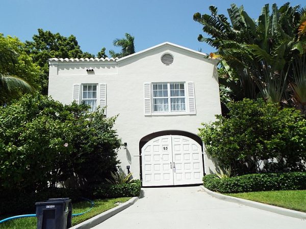 Wejście do rezydencji Ala Capone w Miami na Florydzie. Capone zakupił posiadłość w 1927 roku. Już wtedy było go stać na dom w jednym z najbardziej luksusowych miast USA.