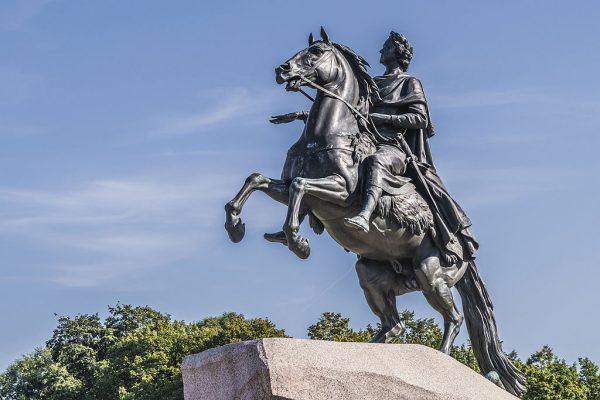 Pomnik Piotra I w Petersburgu wykonany przez rzeźbiarza Étienne Maurice Falconeta. Od poematu Aleksandra Puszkina, nawiązującego do monumentu, został nazwany "Jeźdźcem miedzianym". To dziś jeden z najbardziej znanych symboli miasta.