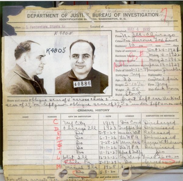 Zapis karny FBI dotyczący zbrodni popełnionych przez Ala Capone nie był krótki. Nie wszystkie jednak zbrodnie zostały mu udowodnione. 