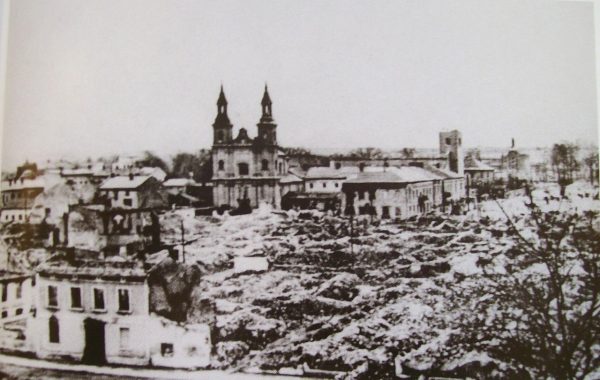Zniszczone, po niemieckich bombardowaniach, centrum Wielunia