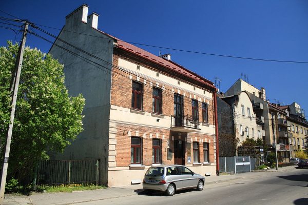 Podczas pobytu w Krakowie Lenin zamieszkał w tym budynku. Dziś mieści się tu Dom Zwierzyniecki - oddział Muzeum Historycznego Miasta Krakowa.