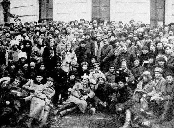 Zdjęcie z X Zjazdu WKP(b), na którym widać między innymi Lenina i Trockiego.