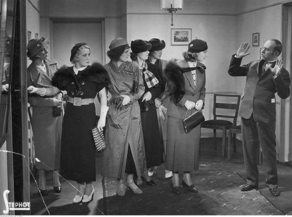 Tak kobiety szukające pracy wyobrażali sobie twórcy filmu "Dwie Joasie" z 1935 roku. Wiernie? Niekoniecznie.