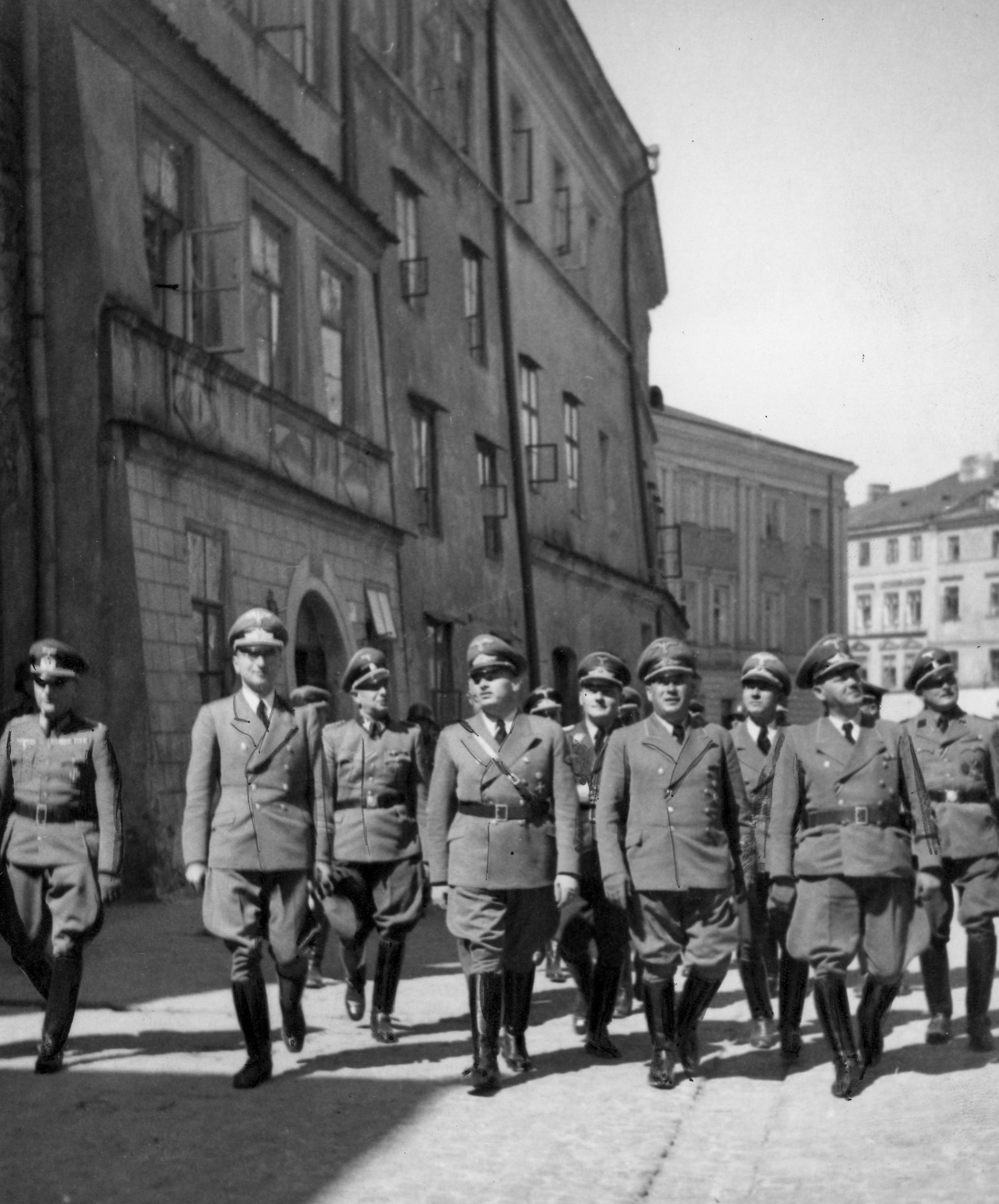 Wizyta Hansa Franka na terenie zlikwidowanego getta w Lublinie.