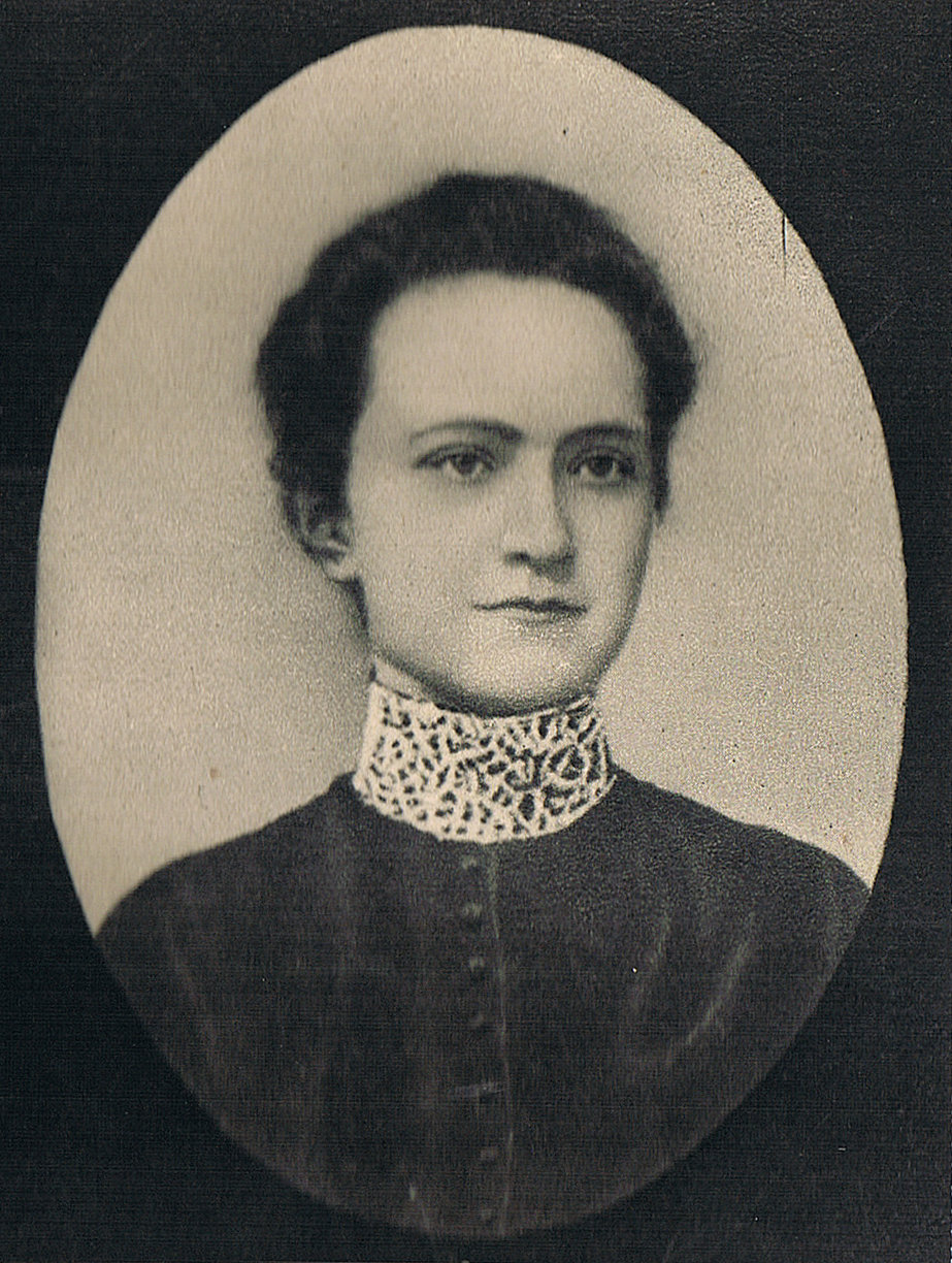 Wanda Krahelska-Filipowiczowa, działaczka niepodległościowa przed I wojną światową, była jedną z osób, które wcieliły w życie pomysł stworzenia instytucji pomagającej Żydom. Wizerunek pochodzi z 1905 roku.