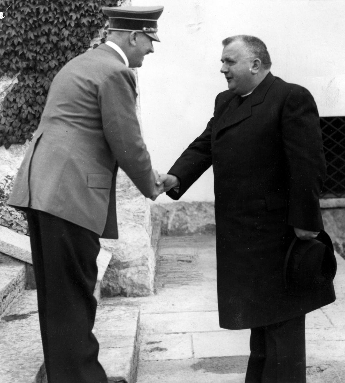 Ksiądz prezydent Jozef Tiso zgodził się, aby Słowacja wzięła czynny udział w inwazji na Polskę obawiając się, że w przeciwnym razie Hitler gotów jest oddać słowackie ziemie Węgrom.