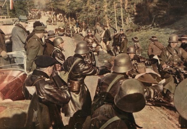 Zajęcie przez Polskę jesienią 1938 roku spornych terenów na Spiszu i Orawie rozbudziło antypolskie nastroje na Słowacji. Na zdjęciu polskie wojska w drodze na Jaworzynę.