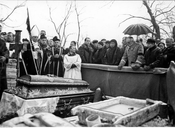 Józef Pilsudski na pogrzebie swojej siostry Zofii Kadenacowej. Wilno, luty 1935.