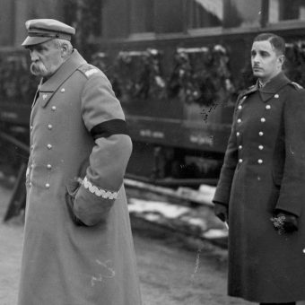 Józef Piłsudski na dworcu w Warszawie, 2 lutego 1935 roku.