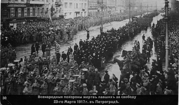 Oficjalny pogrzeb poległych za rewolucję październikową.
