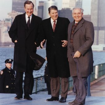 Regan, Nush i Gorbaczow w Nowym Jorku w 1988 roku. (fot. domena publiczna)