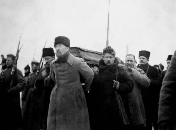 Dzierżyński na pogrzebie Lenina. (fot. domena publiczna)