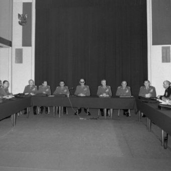 Posiedzenie Wojskowej Rady Ocalenia Narodowego pod przewodnictwem gen. Wojciecha Jaruzelskiego. Warszawa, 14 XII 1981 (fot. domena publiczna).