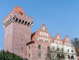 Średniowieczny zamek, powojenna rekonstrukcja czy fantazja architekta? Czym jest poznański zamek? fot.CC BY-SA 2.5 Średniowieczny zamek, powojenna rekonstrukcja czy fantazja architekta? Czym jest poznański zamek?
