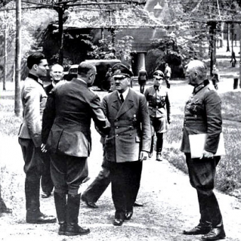 Adolf Hitler w swojej kwaterze głównej.