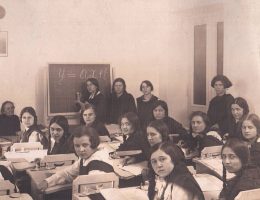 Uczennice szkoły przy ulicy Wiejskiej w Warszawie, ok. 1930 r.