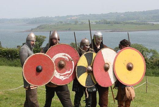 Wikingowie słynęli z łupieskich napadów. Czyżby złodzieje wikińskich pamiątek wzięli przykład z średniowiecznych wojowników?