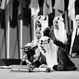 Dzieło saudyjskiego artysty ukazujące razem dwie wielkie postacie - Mistrza Yodę i króla Fajsala. Abdullah Al Shehri nie spodziewał się, że przez przypadek trafi ono do podręczników.