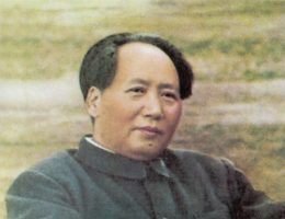 Mao Zedong. Od 1943 r. szef biura politycznego oraz Przewodniczący Komitetu Politycznego Komunistycznej Partii Chin (aż do śmierci) i ideolog maoizmu. Chińczycy dyskretnie czyszczą archiwa z wszelkich nieprzychylnych mu materiałów.