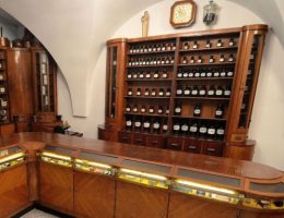 Wnętrza Muzeum Farmacji (zdjęcie opublikowane na licencji CC BY-SA 3.0 pl, autor Adrian Grycuk)