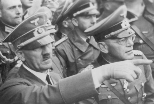 Hitler obserwuje oblężenie Warszawy. Wrzesień 1939 roku.