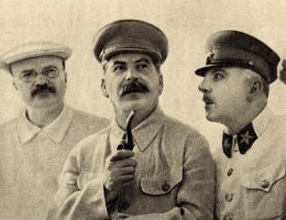 Mołotow, Stalin i Woroszyłow. (fot. domena publiczna)