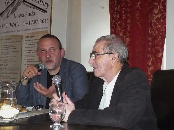 Karol Modzelewski, chociaż w latach 50-tych był członkiem PZPR, w 80-tych wstąpił do NSZZ "Solidarność" i to on właśnie był autorem nazwy związku. Na zdjęciu Modzelewski i Jerzy Sosnowski (polski pisarz i publicysta) w 2016 roku.