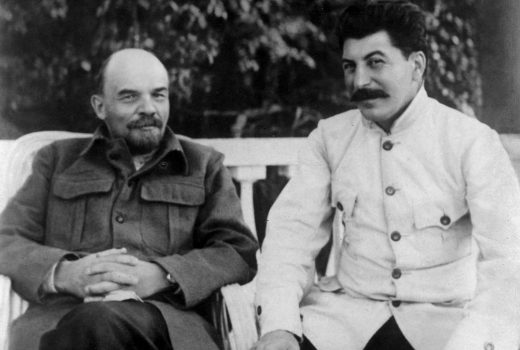 Lenin i Stalin na daczy w Gorkach we wrześniu 1922 roku. Zdjęcie wykonała Maria, młodsza siostra Lenina.