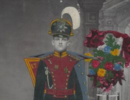 Młody mężczyzna w mundurze galowym. (fot. Muzeum Miasta Łodzi, domena publiczna)