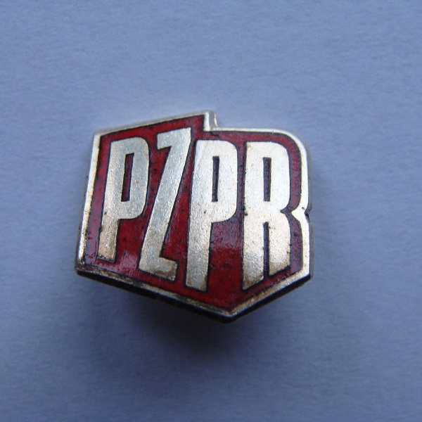 Znaczek PZPR (fot. Pesell, lic. CCA-SA 4.0 I)