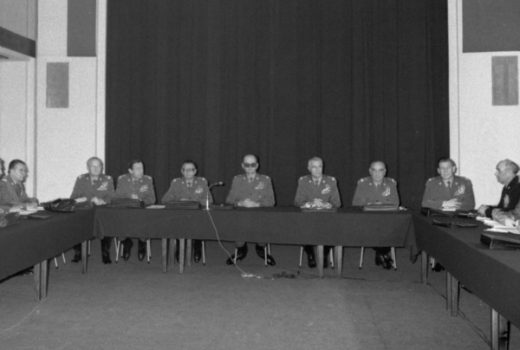 Posiedzenie Wojskowej Rady Ocalenia Narodowego pod przewodnictwem gen. Wojciecha Jaruzelskiego. Warszawa, 14 XII 1981 (fot. domena publiczna).