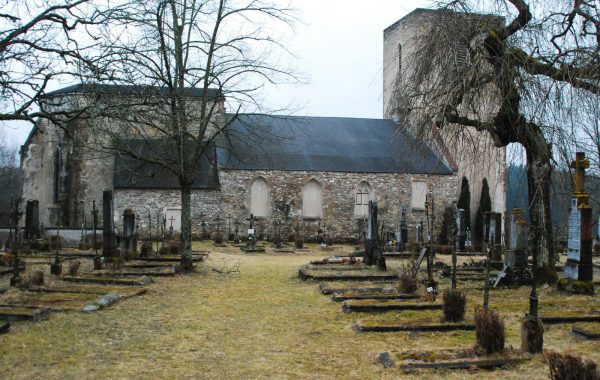Kościół i cmentarz w opuszczonej wsi Dollersheim (fot. GuentherZ; lic. CC ASA 3,0)
