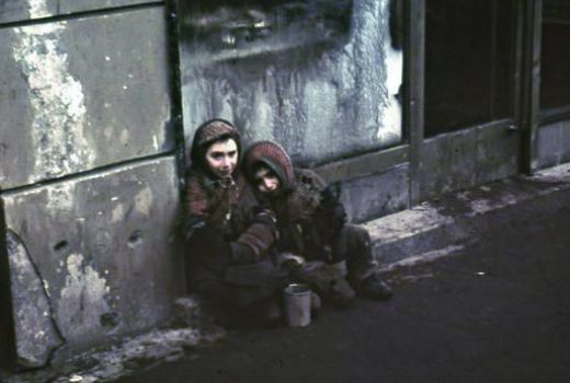 Dzieci były szczególnie wrażliwe na nieludzkie warunki panujące w getcie. Jak komukolwiek udawało się przeżyć stworzone przez nazistów piekło?