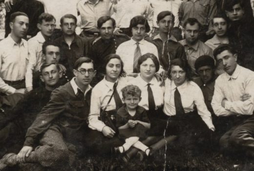 Kibuce przyciągały zwłaszcza młodych. Na zdjęciu członkowie kibucu „Achwa” w Drohobyczu w 1932 r.