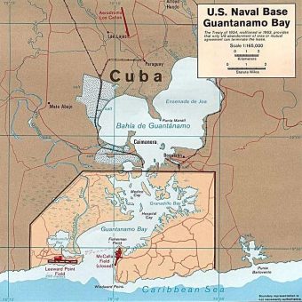 Na wydzierżawionych od Kuby terenach Amerykanie utworzyli bazę marynarki wojennej.