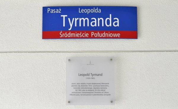 Pasaż imienia nieformalnego lidera polskich bikiniarzy Leopolda Tyrmanda (fot. Adrian Grycuk, lic. CC BY-SA 3.0 pl)