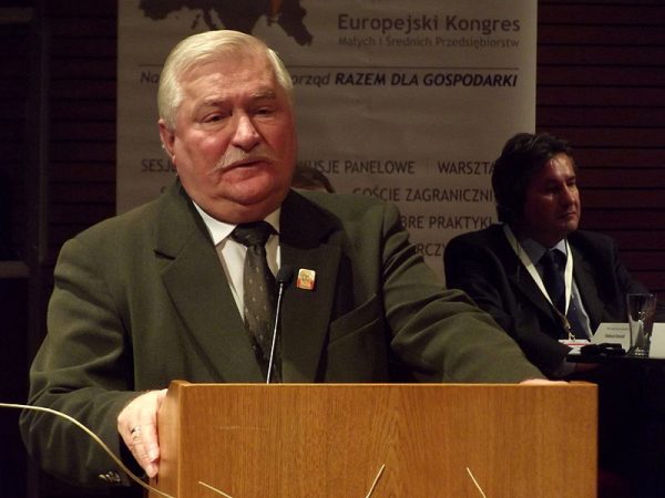 Prezydent Lech Wałęsa wycofał poparcie dla rządu Jana Olszewskiego jeszcze zanim zaproponowano przyjęcie uchwały lustracyjnej.