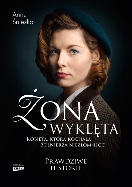Inspiracją do napisania artykułu była książka Anny Śnieżko, Żona wyklęta, która ukazała się właśnie nakładem wydawnictwa Znak Horyzont 