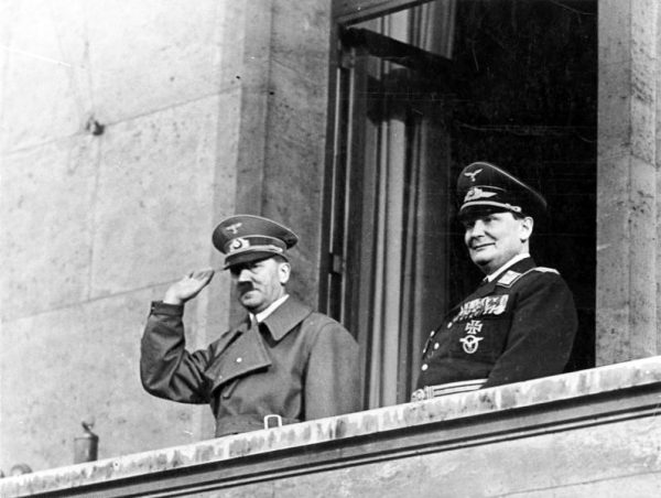 Hermann Göring deklarował lojalność wobec Hitlera, ale na swój sposób czuł, że jest mu równy jako mąż stanu.